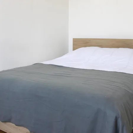Apartment Charming Family T2 In Aubervilliers